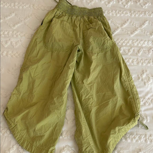 Anthropologie Green Smocked Waist cropped parachute pants size extra small - Picture 4 of 12